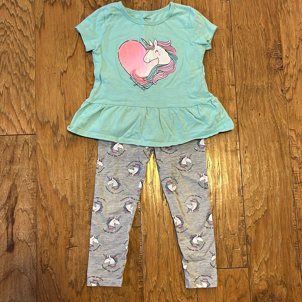 Carter’s 2 Piece Outfit. Girls Size 5T.